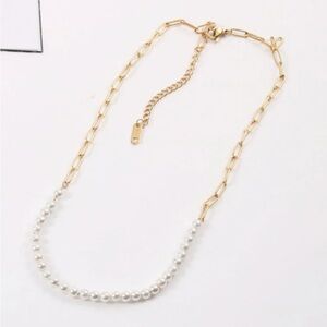 Gold chain & pearls necklace
